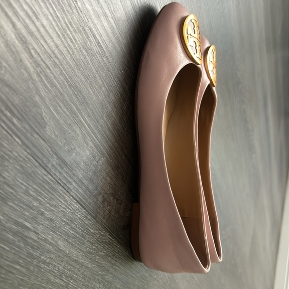 Tory Burch flats with gold embellishments - Picture 4 of 6
